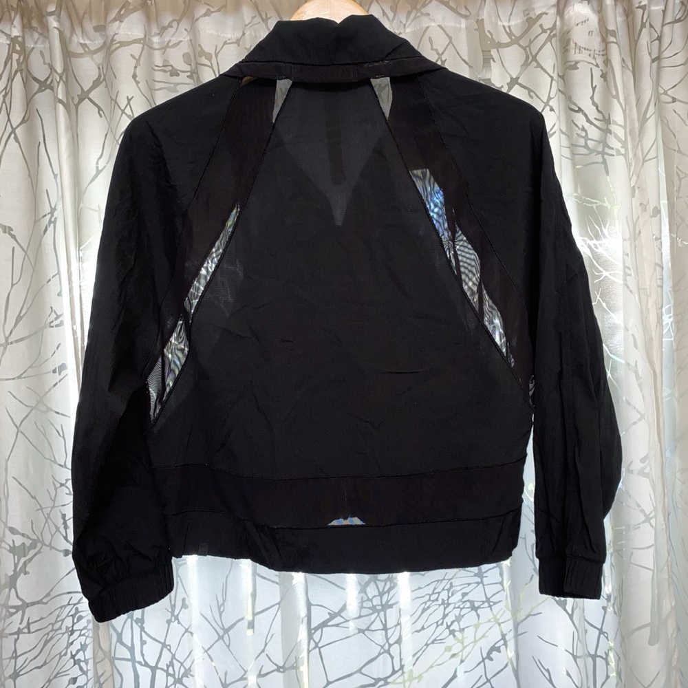 Lululemon black zip up sheer mesh stripes cropped in depth jacket - Picture 8 of 11